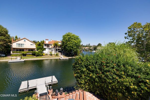 Exterior, Lake