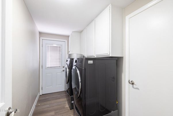 Interior, Washer, Wood Texture Flooring