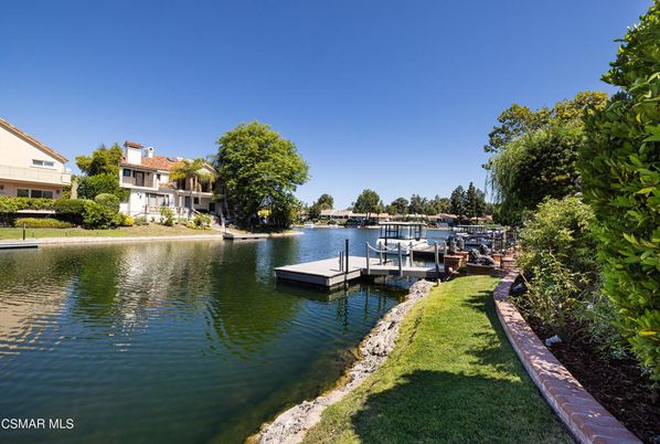 Exterior, Lake