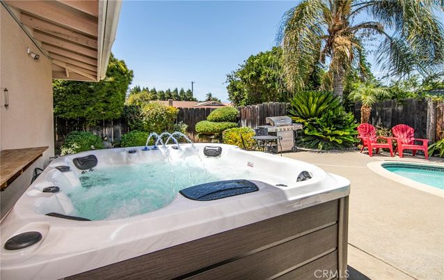 Exterior, Hot Tub, Pool