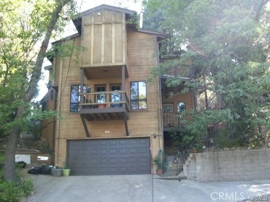 Attached, Exterior, Facade, Modern