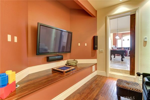 Interior, Pendant Lights, Recessed Lighting, Wood Texture Flooring