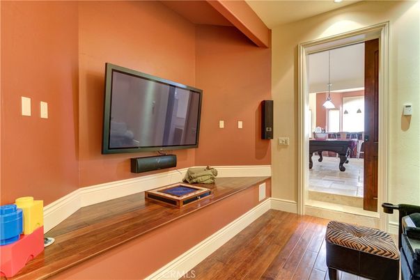 Interior, Pendant Lights, Recessed Lighting, Wood Texture Flooring