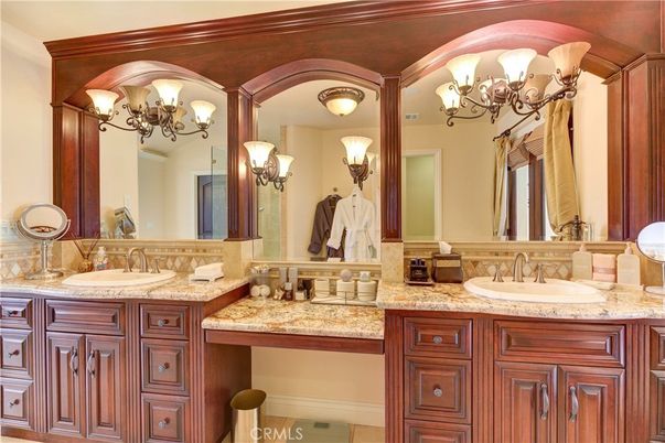 Bathroom, Dual Sink Vanities, Interior