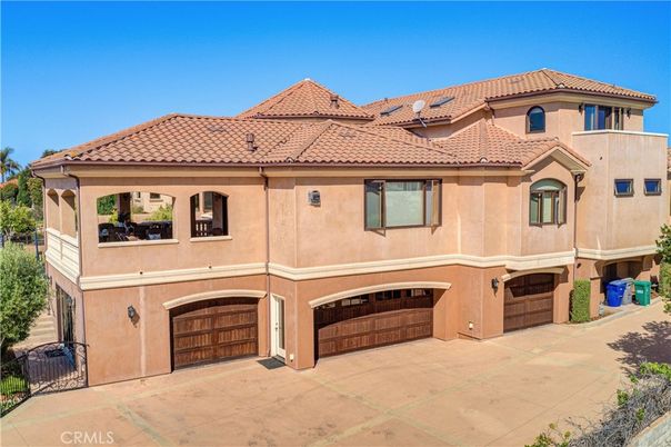Attached, Exterior, Facade, Mediterranean