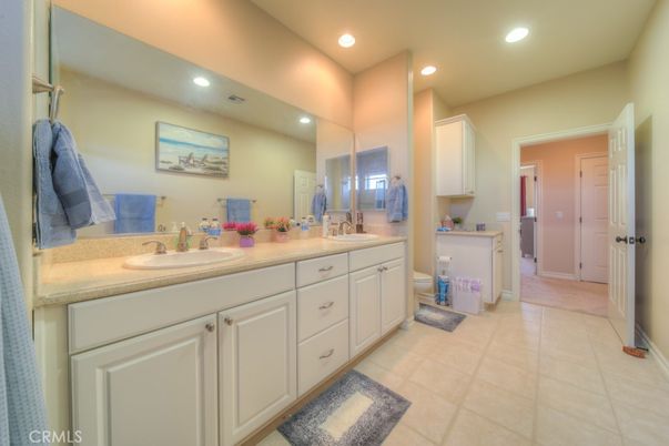 Bathroom, Dual Sink Vanities, Interior, Recessed Lighting