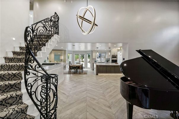 Dining room, Interior, Pendant Lights, Piano, Recessed Lighting, Wood Texture Flooring