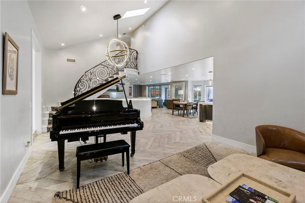 Dining room, Interior, Pendant Lights, Piano, Recessed Lighting, Wood Texture Flooring