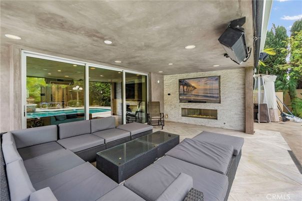 Exterior, Fireplace, Recessed Lighting