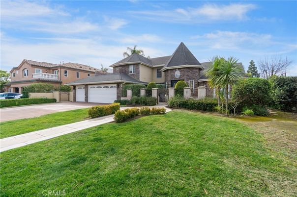 Attached, Backyard, Exterior, Facade, Brick Facade, Queen Anne Victorian