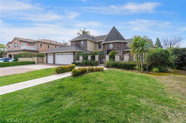 Attached, Backyard, Exterior, Facade, Brick Facade, Queen Anne Victorian