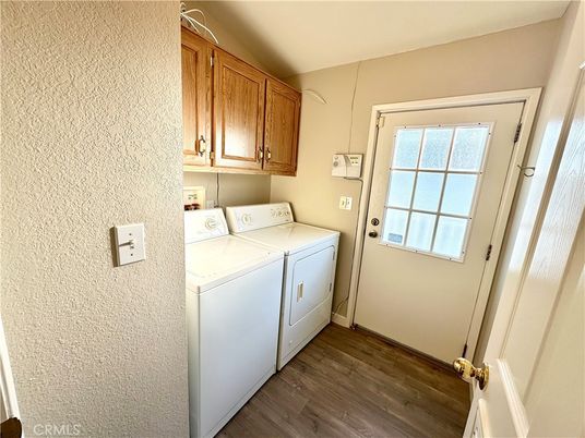 Interior, Washer, Wood Texture Flooring