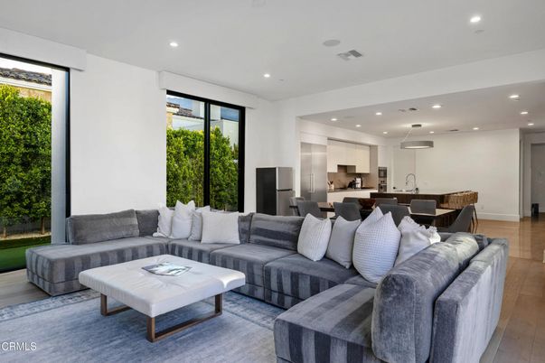Dining room, Interior, Kitchen, Living room, Pendant Lights, Recessed Lighting, Stainless Steel Appliances, Wood Texture Flooring