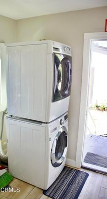 Interior, Utility Closets, Washer, Wood Texture Flooring
