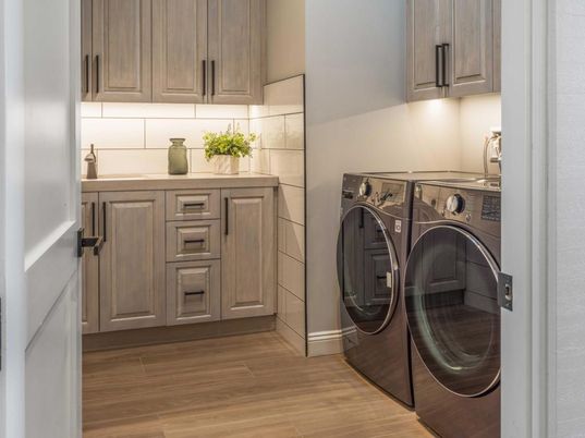 Interior, Utility Closets, Washer, Wood Texture Flooring