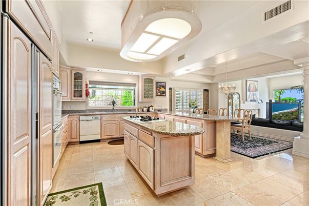 Chandelier, Dining room, Interior, Kitchen, Recessed Lighting, Stainless Steel Appliances