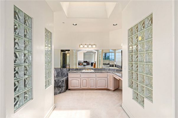 Bathroom, Interior, Recessed Lighting