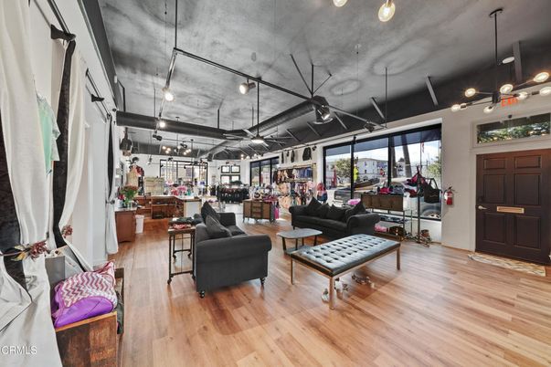 Interior, Living room, Pendant Lights, Wood Texture Flooring