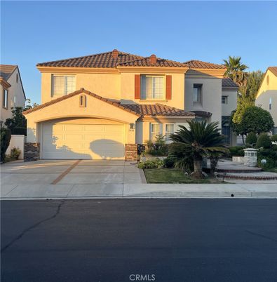 Attached, Exterior, Facade, Mediterranean