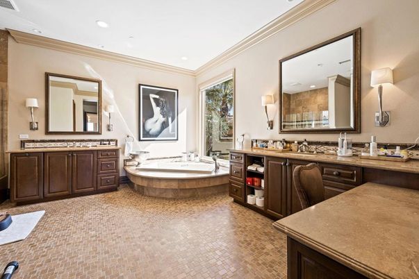 Bathroom, Dual Sink Vanities, Interior, Recessed Lighting