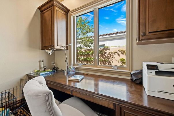 Home Office, Interior