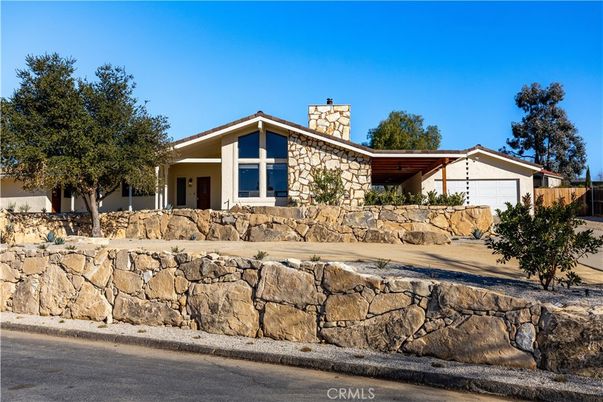 Attached, Exterior, Facade, Ranch