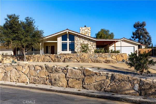 Attached, Exterior, Facade, Ranch