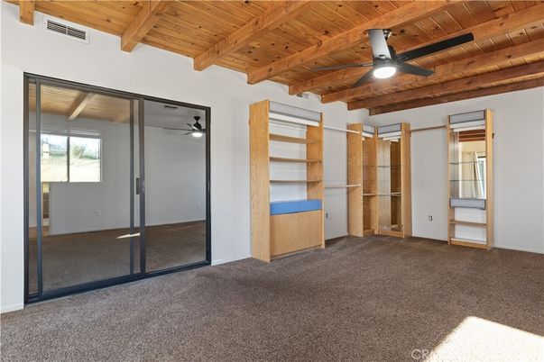 Empty room, Interior, Wooden Beams, Wooden Ceilings