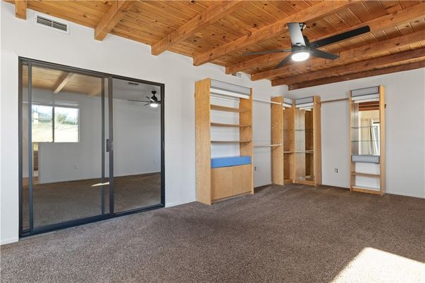 Empty room, Interior, Wooden Beams, Wooden Ceilings
