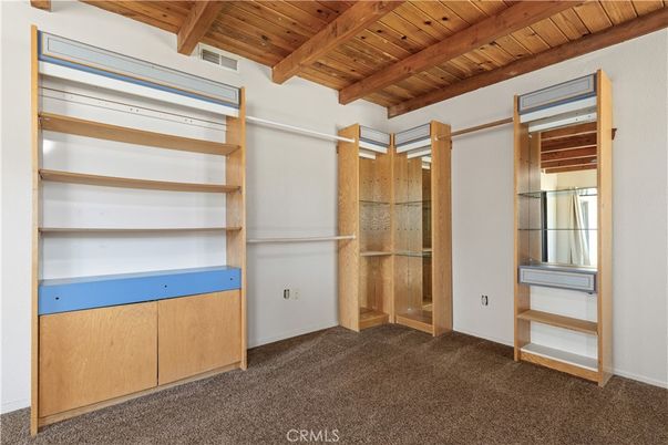 Empty room, Interior, Wooden Beams, Wooden Ceilings