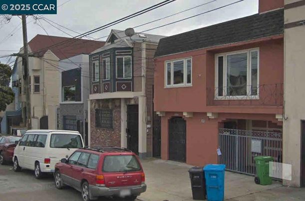 Exterior, Facade, Rowhouse