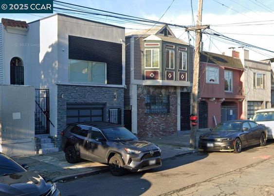 Attached, Exterior, Facade, Brick Facade, Rowhouse