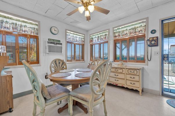 Dining room, Interior