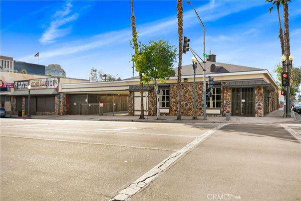 Exterior, Facade, Ranch