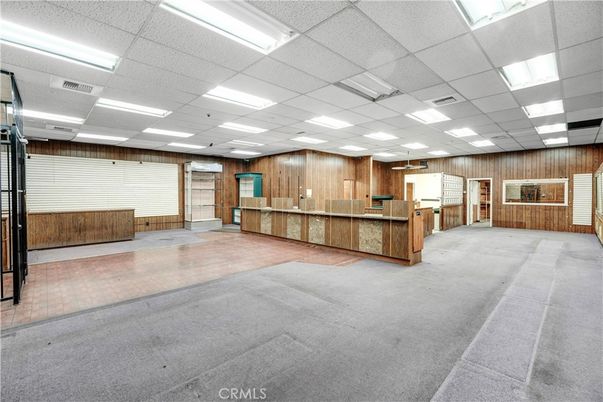 Empty room, Interior, Recessed Lighting, Wooden Walls