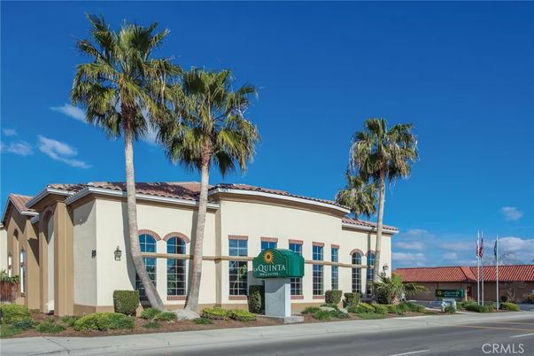 Exterior, Facade, Mediterranean