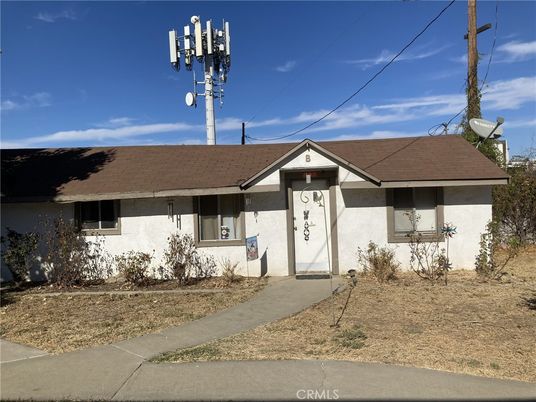 Exterior, Facade, Ranch