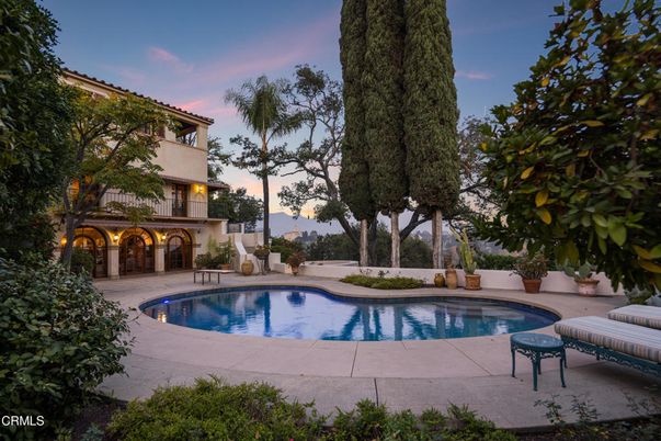 Exterior, Pool
