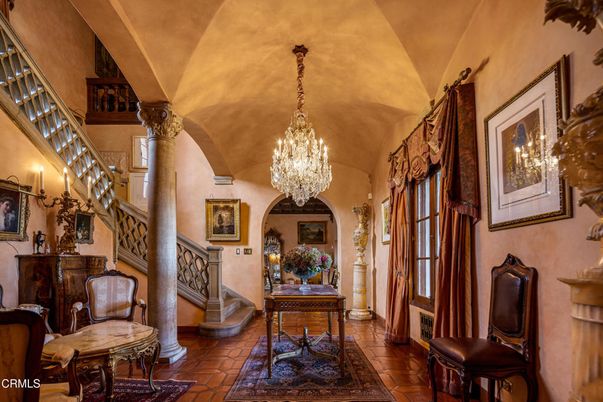 Chandelier, Interior
