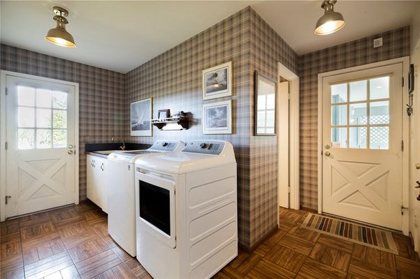 Interior, Washer, Wood Texture Flooring