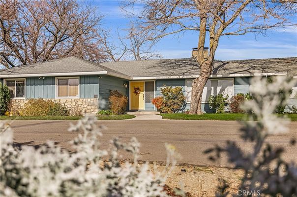 Exterior, Facade, Ranch
