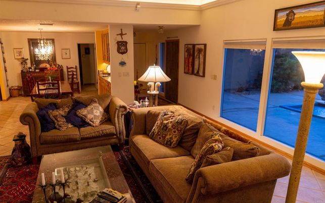 Chandelier, Dining room, Interior, Living room