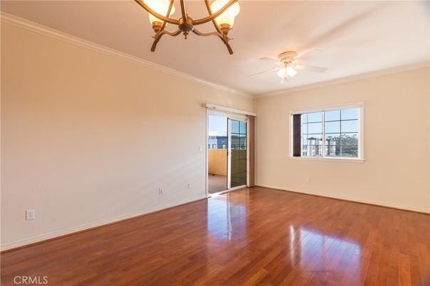 Chandelier, Empty room, Interior, Wood Texture Flooring