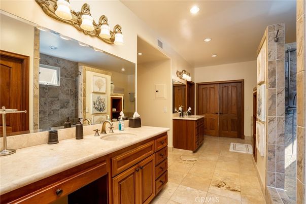 Bathroom, Dual Sink Vanities, Interior, Recessed Lighting