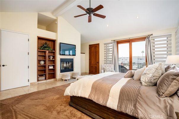 Bedroom, Fireplace, Interior, Recessed Lighting, Water