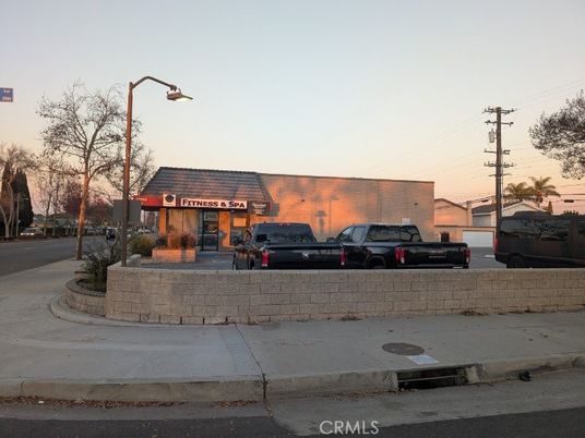 Exterior, Facade, None
