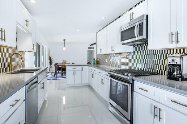 Dining room, Interior, Kitchen, Pendant Lights, Recessed Lighting, Stainless Steel Appliances