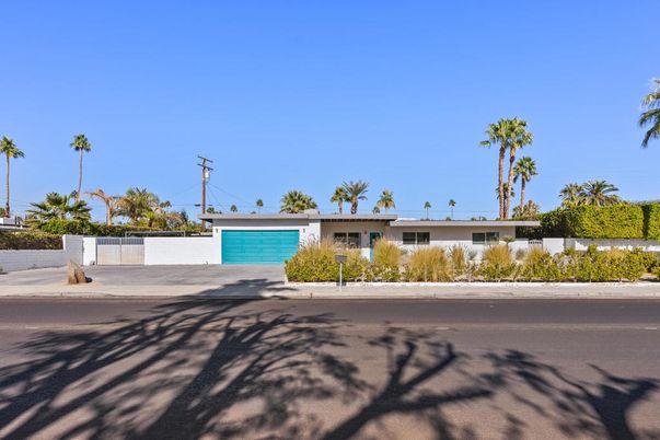 Attached, Exterior, Facade, Ranch