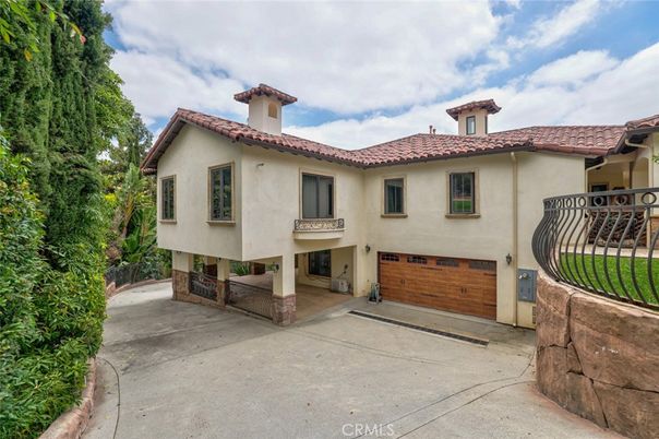 Attached, Exterior, Facade, Mediterranean