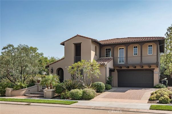 Attached, Exterior, Facade, Mediterranean